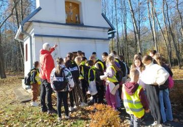 Piesza wycieczka na Cmentarz w Podegrodziu