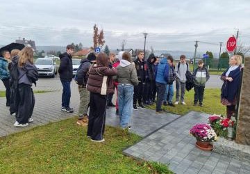 Wizyta uczniów klas 7 i 8 w Urzędzie Gminy w Podegrodziu oraz w bibliotece.