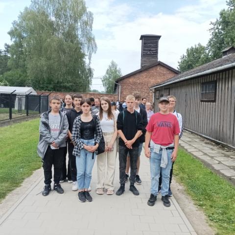 Uczniowie klasy VIII w MIEJSCU PAMIĘCI I MUZEUM AUSCHWITZ-BIRKENAU